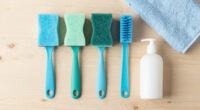 How to Choose a Long-Handled Sponge and Bath Aids