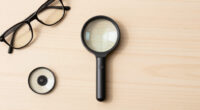 How to Choose a Handheld Magnifier with Light